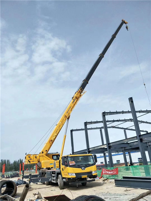 蒙山县超高层建筑钢结构吊装案例